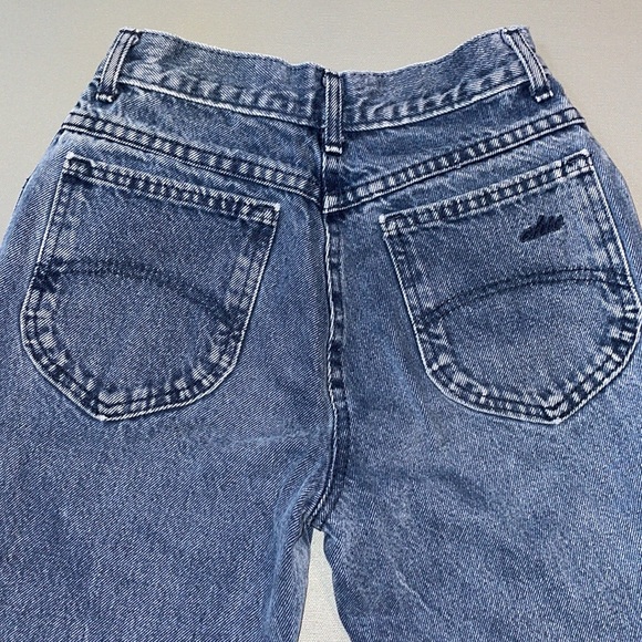 Vintage Chic Denim Jeans - Picture 5 of 8
